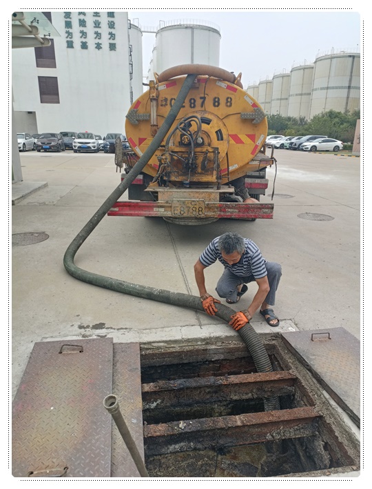 港口镇隔油池清掏