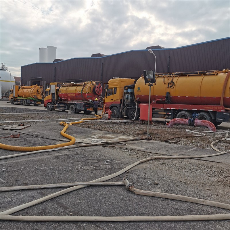 港口镇污水池清理