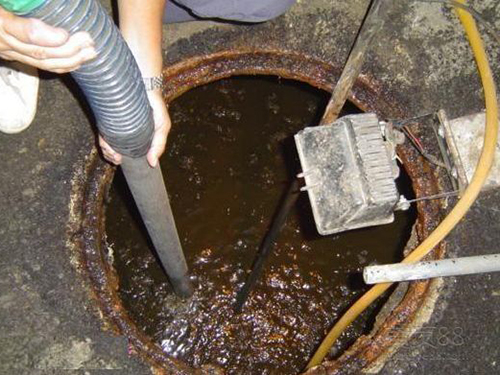 港口镇隔油池清理