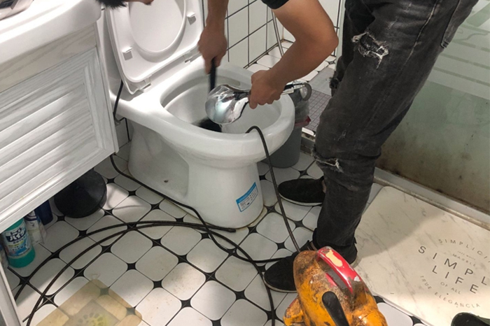 港口镇马桶堵塞自己疏通还是找师傅？专业上门服务让你省时更省心